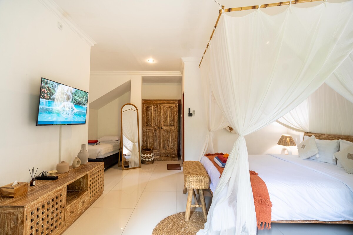 Group Honeymoon Villa in Bali, Honeymoon with Friends — Kamayana, Pererenan